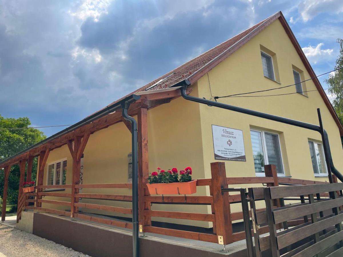 Venusz Ueduelocentrum Tiszacsege Exterior photo